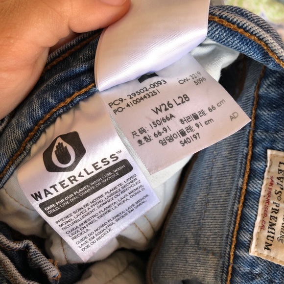 SOLD Levi’s 501 High Waist Nibbled Hem - Picture 8 of 8